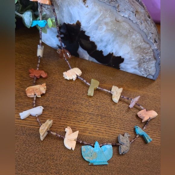 Beautiful Vintage Zuni Detailed Fetish Necklace